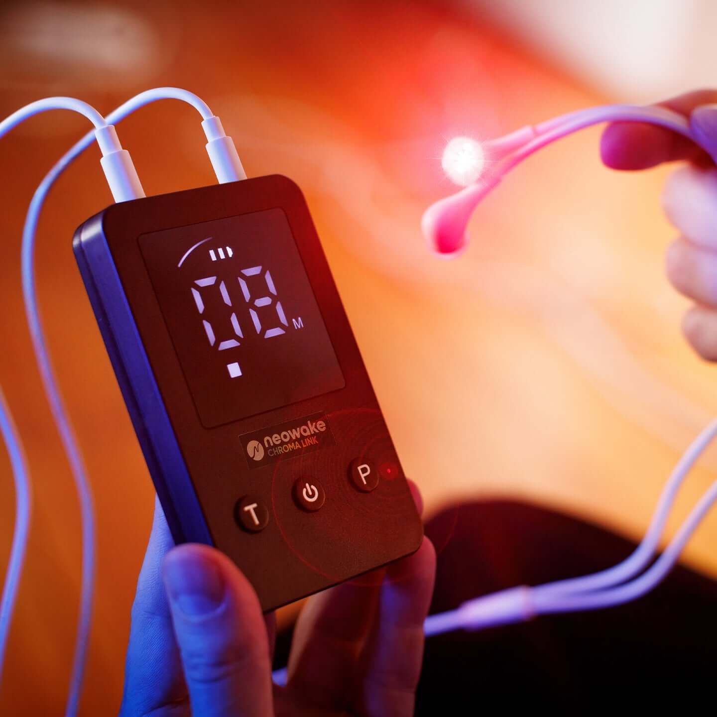 neowake Chroma Link von vorne mit zwei Applikatoren